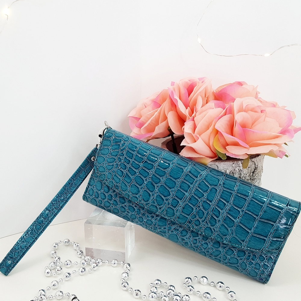 NWT Y2K💖💙Teal Croc Patent Leather Wristlet Tri-fold Wallet| Purse